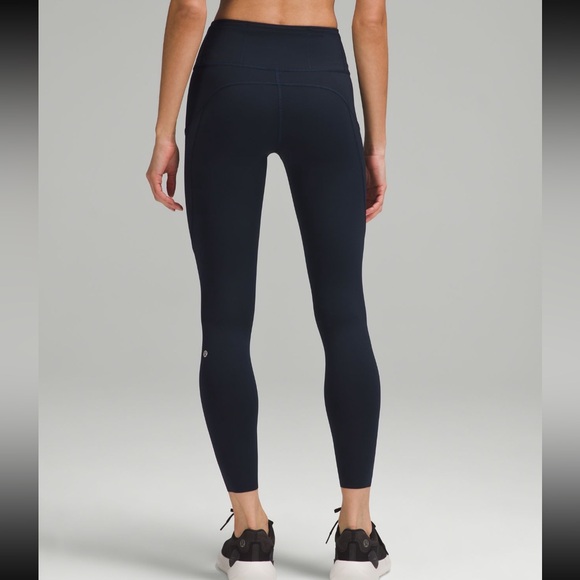 Lululemon Fast and Free High Rise Tights 25” in True Navy - Picture 3 of 5